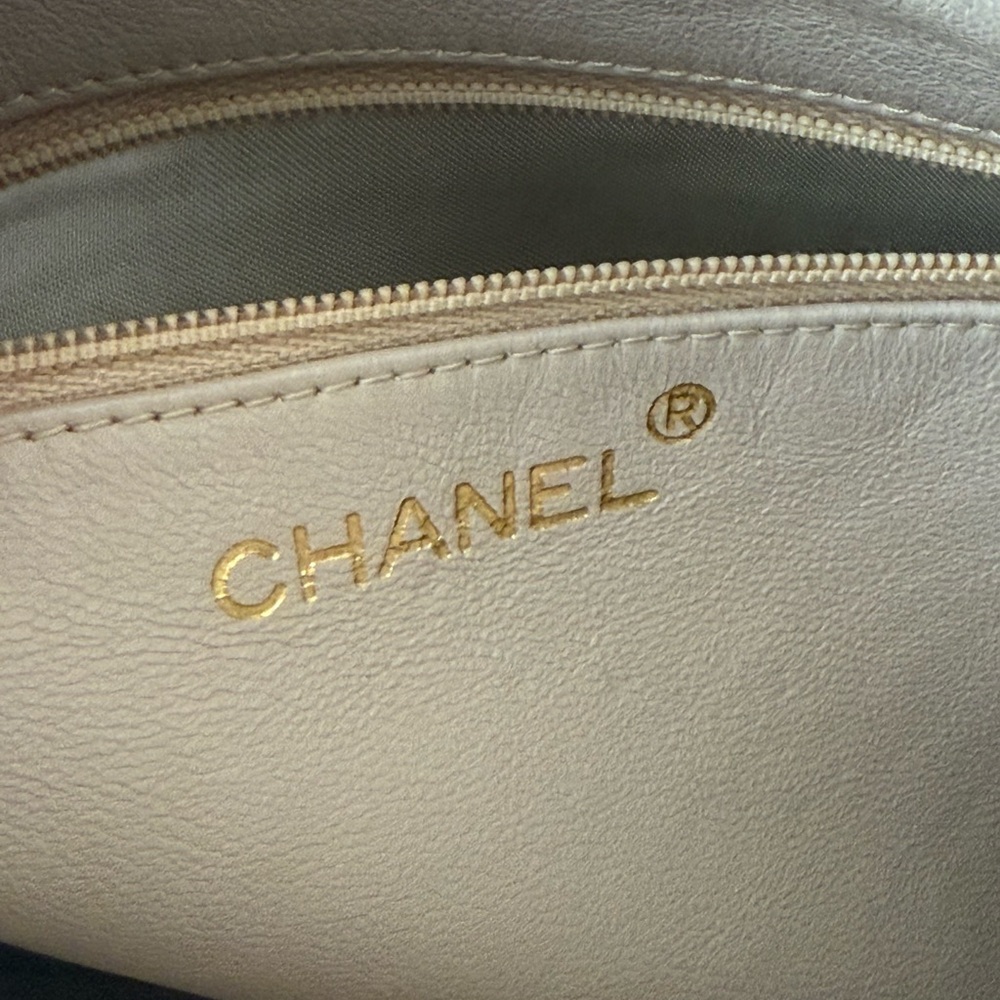 Chanel Quilted CC Tassel Camera Bag Cream /with COA - Picture 9 of 15